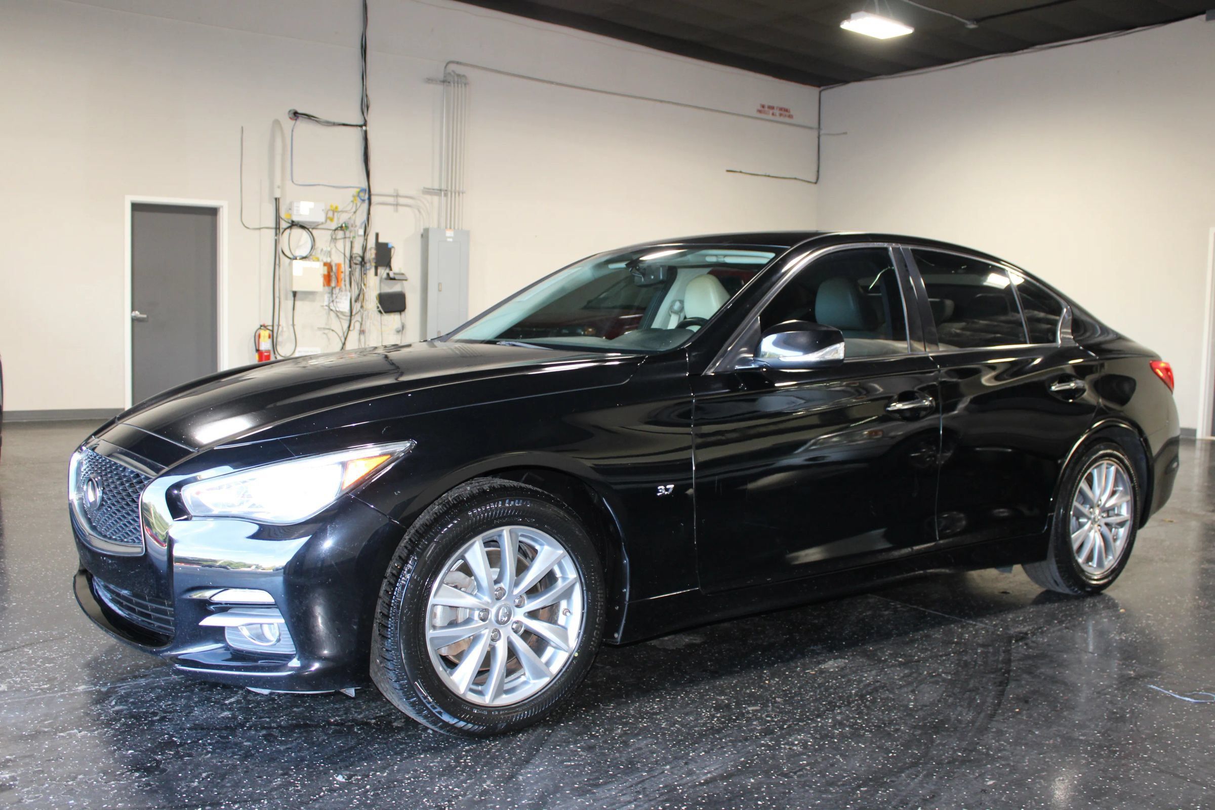 Used 2014 INFINITI Q50 Premium w/ Navigation Package AWD/4WD image 7
