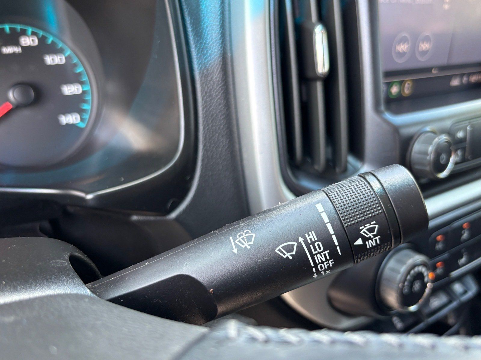 Used 2022 Chevrolet Colorado LT RWD image 25