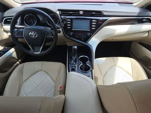 Used 2018 Toyota Camry XLE FWD image 12