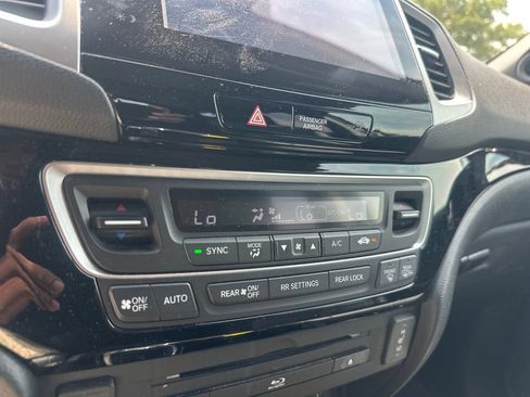 Used 2017 Honda Pilot Touring image 16