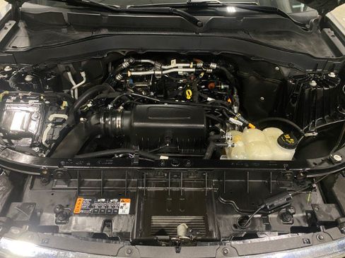 Used 2022 Ford Explorer XLT AWD/4WD image 21
