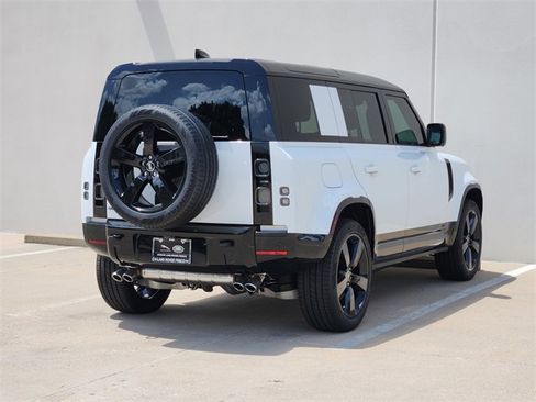 New 2025 Land Rover Defender 110 V8 image 4