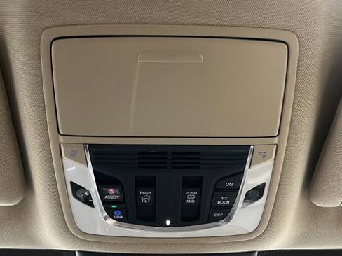 Used 2023 Acura MDX SH-AWD w/ Advance Package image 35