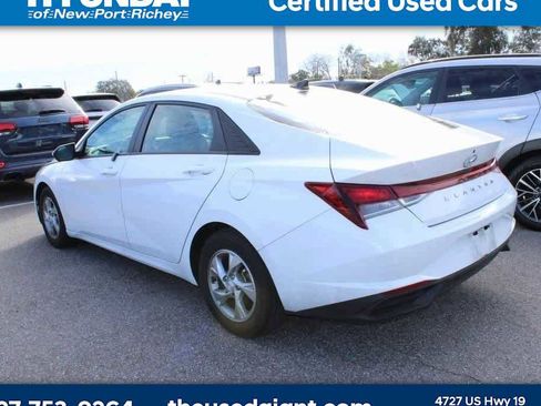 Used 2021 Hyundai Elantra SE w/ Cargo Package image 2