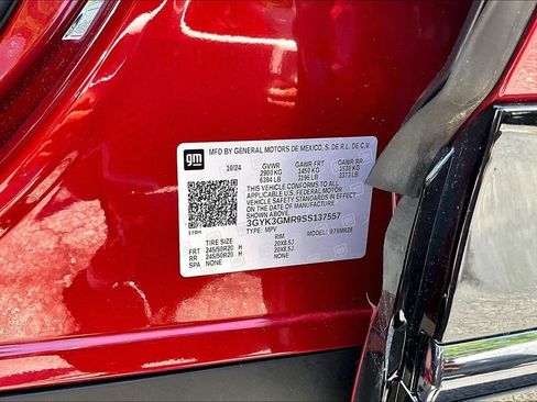 Certified 2025 Cadillac Optiq Sport 2 w/ LPO, Floor Liner Package AWD/4WD image 19
