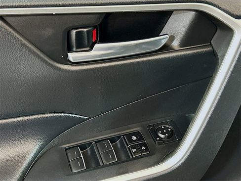 Used 2023 Toyota RAV4 XLE Premium image 15