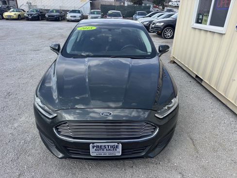 Used 2015 Ford Fusion SE image 3