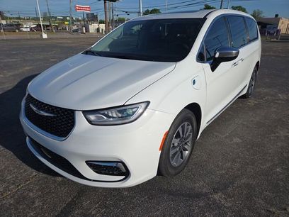 Used 2023 Chrysler Pacifica Limited