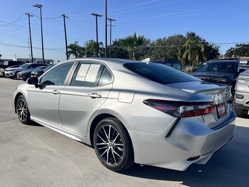 Used 2023 Toyota Camry SE image 4