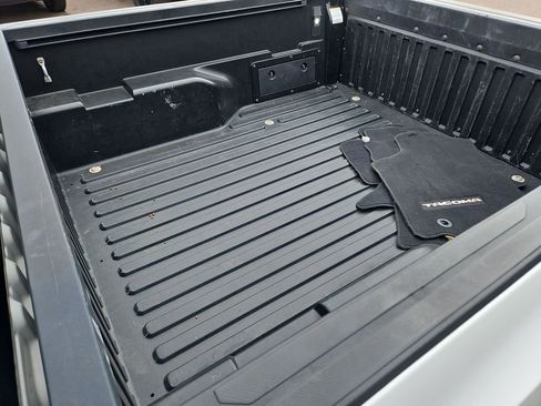 Used 2022 Toyota Tacoma SR5 RWD image 23