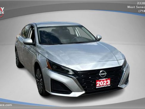 Used 2023 Nissan Altima 2.5 SV image 3