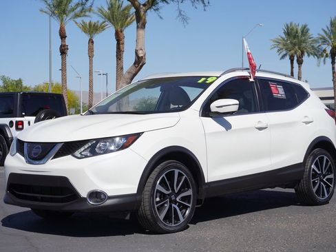 Certified 2019 Nissan Rogue Sport SL FWD image 1