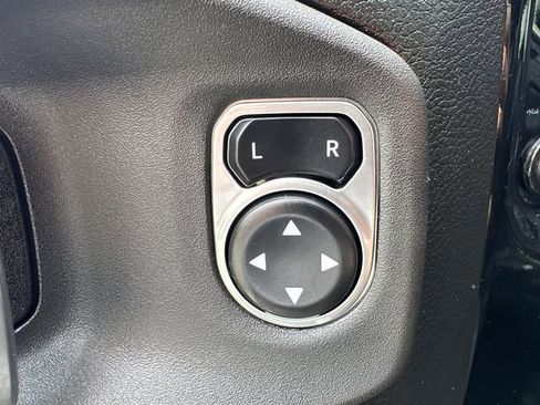 Used 2025 Jeep Wrangler Unlimited Rubicon 4xe w/ Convenience Group AWD/4WD image 31