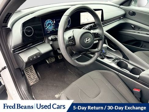 Used 2025 Hyundai Elantra SEL FWD image 10