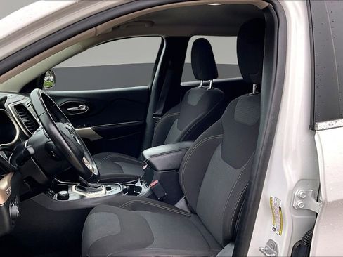 Used 2017 Jeep Cherokee Latitude image 21