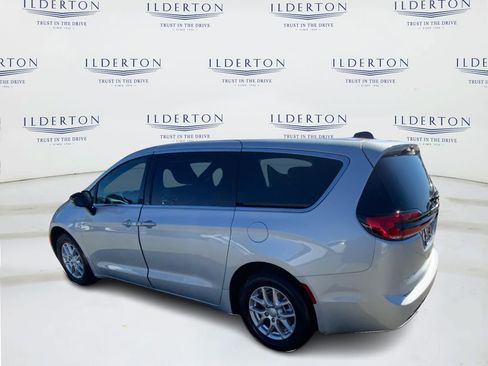 New 2026 Chrysler Pacifica Select image 7