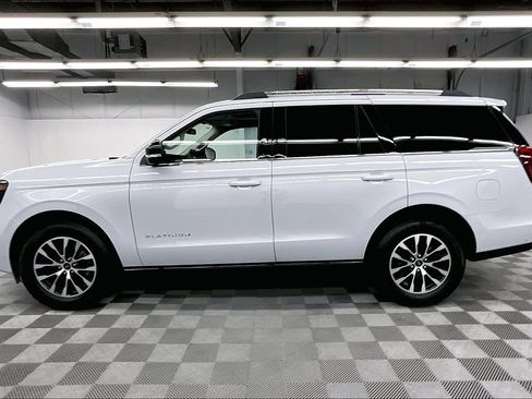 Used 2025 Ford Expedition Platinum AWD/4WD image 15