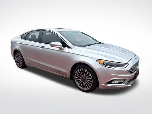 Used 2017 Ford Fusion SE FWD image 1