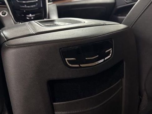Used 2020 Cadillac Escalade ESV Luxury AWD/4WD image 22