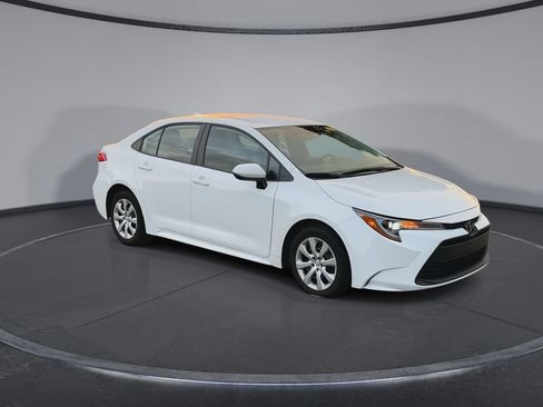 Used 2024 Toyota Corolla LE FWD image 2