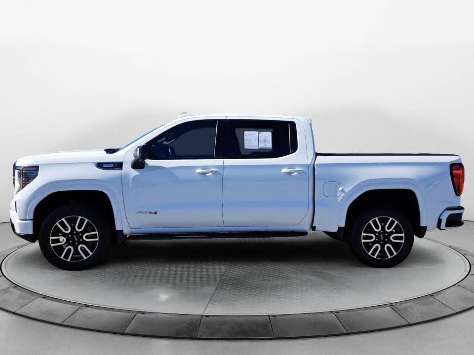 Used 2025 GMC Sierra 1500 AT4 w/ AT4 Premium Package AWD/4WD image 4