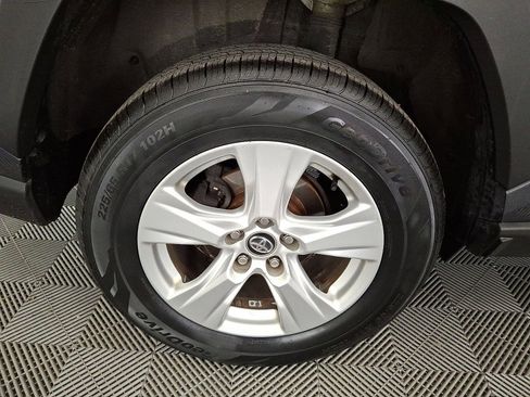 Used 2020 Toyota RAV4 XLE image 26