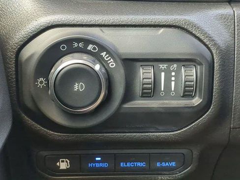 Certified 2022 Jeep Wrangler Unlimited Sahara image 25