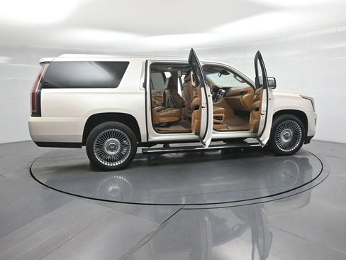 Used 2015 Cadillac Escalade ESV Platinum image 4