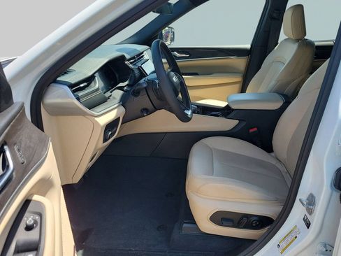 Used 2023 Jeep Grand Cherokee L Limited w/ Luxury Tech Group II RWD image 26