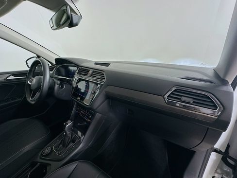 Used 2023 Volkswagen Tiguan SE AWD/4WD image 42