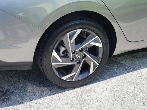 Certified 2025 Hyundai Elantra Sport FWD image 5