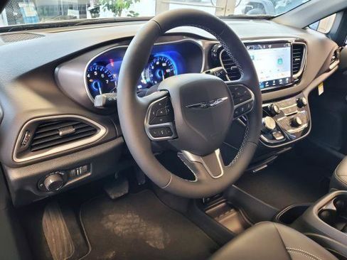 Used 2026 Chrysler Voyager LX image 6