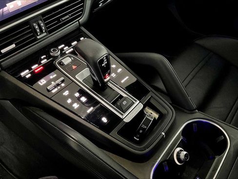 Used 2022 Porsche Cayenne image 31