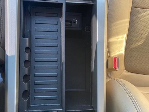 Used 2014 Ford F150 Lariat w/ Lariat Chrome Package image 25