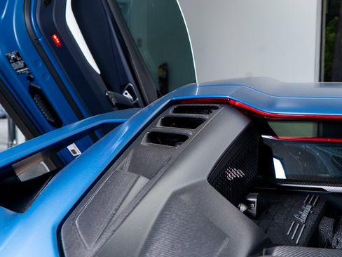 Used 2024 Lamborghini Revuelto image 32