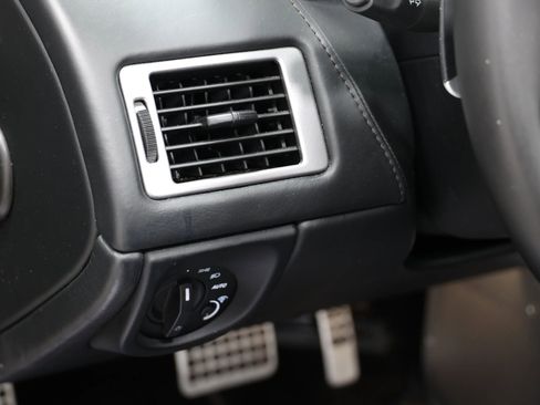 Used 2015 Aston Martin DB9 Volante RWD image 22