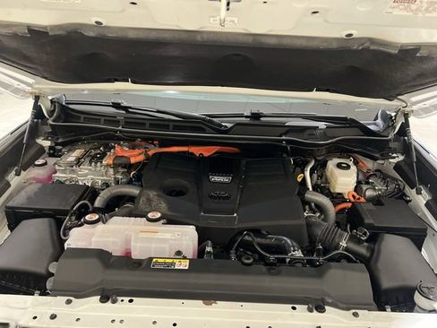 Used 2026 Toyota Tundra Platinum AWD/4WD image 27