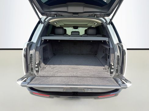 Used 2025 Land Rover Range Rover SE AWD/4WD image 12