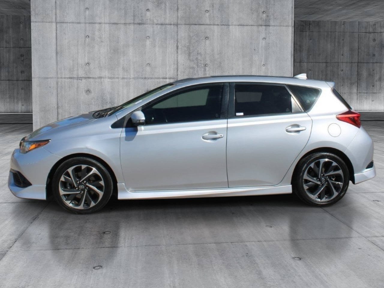 Used 2016 Scion iM FWD image 2