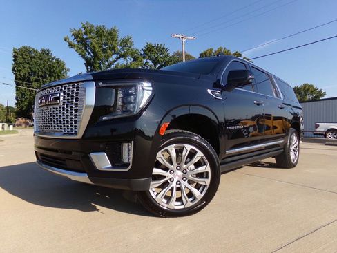 Used 2021 GMC Yukon XL Denali w/ Denali Premium Package image 16