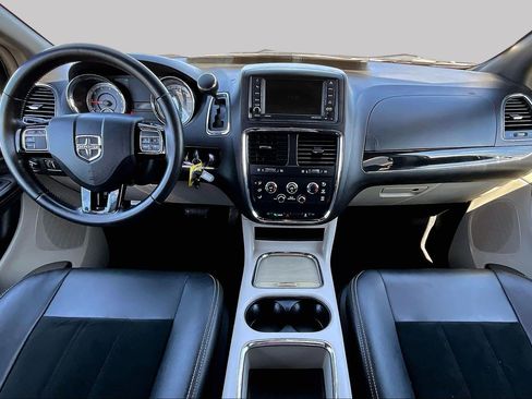 Used 2018 Dodge Grand Caravan SXT FWD image 14