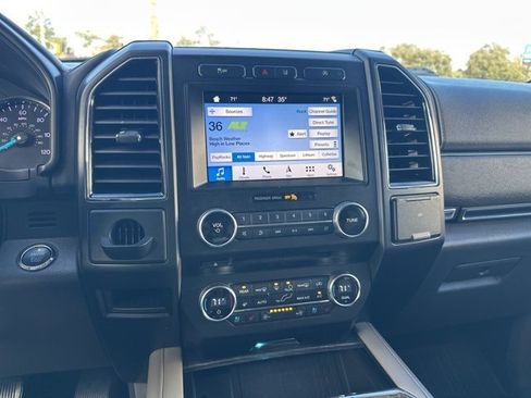 Used 2018 Ford Expedition Limited w/ Equipment Group 301A image 12
