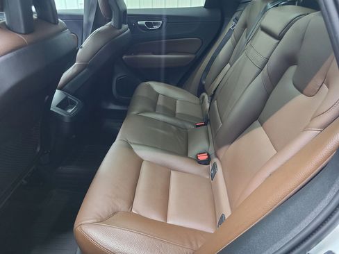 Used 2018 Volvo XC60 T5 Momentum w/ Convenience Package image 35