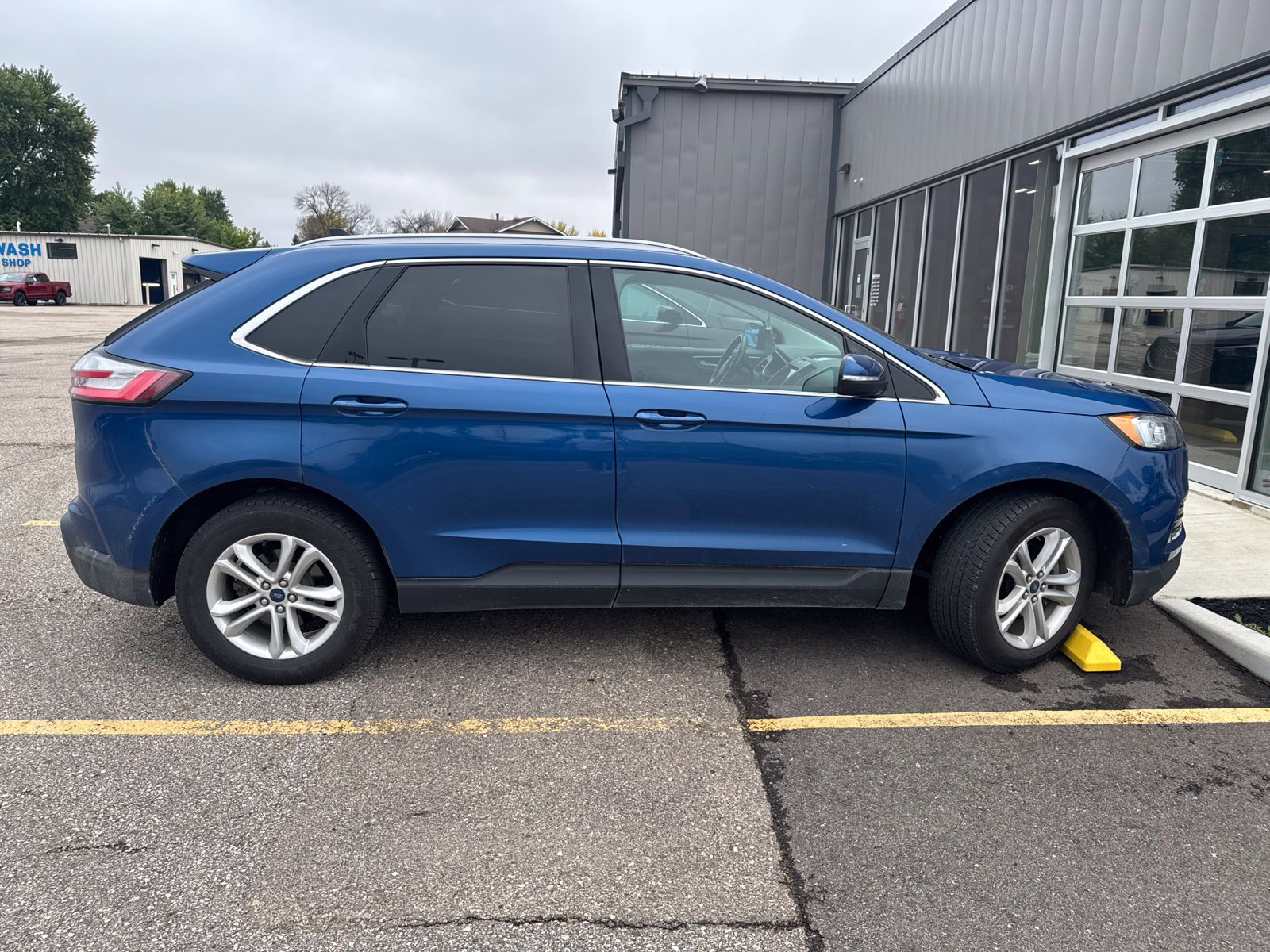 Used 2020 Ford Edge SEL w/ Cold Weather Package FWD image 4