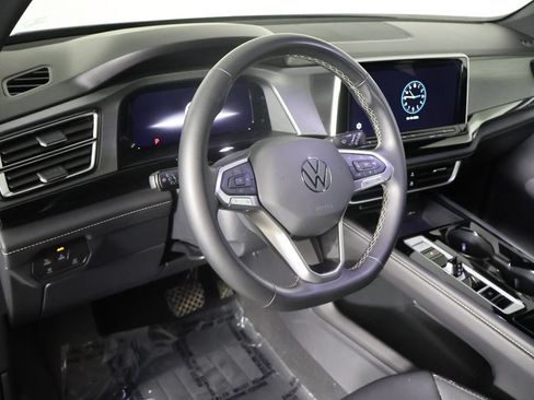 Used 2025 Volkswagen Atlas Cross Sport SE FWD image 25