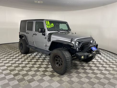 Used 2018 Jeep Wrangler Unlimited Sahara w/ Connectivity Group AWD/4WD image 17