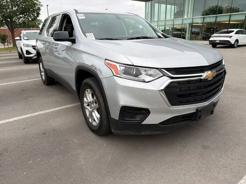 Used 2020 Chevrolet Traverse LS FWD image 1