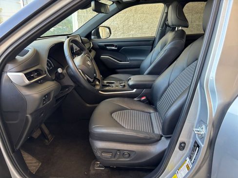 Used 2025 Toyota Highlander XSE AWD/4WD image 28