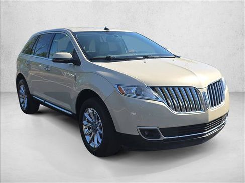 Used 2015 Lincoln MKX FWD w/ Equipment Group 101A image 3