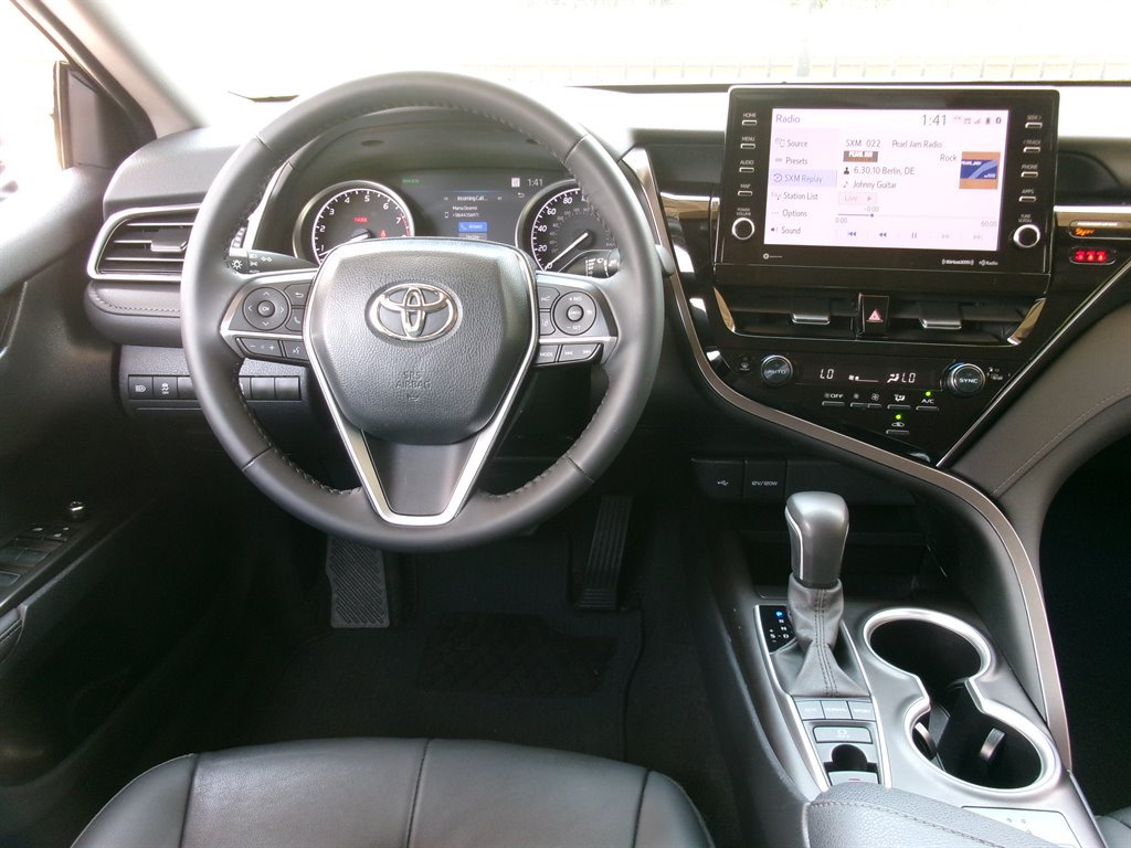 Used 2024 Toyota Camry XLE FWD image 16